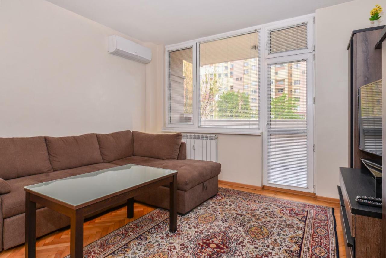 Comfortable One Bedroom Apartment In A Lively Area | Zona B5 | Russian Square Sofia Exterior photo